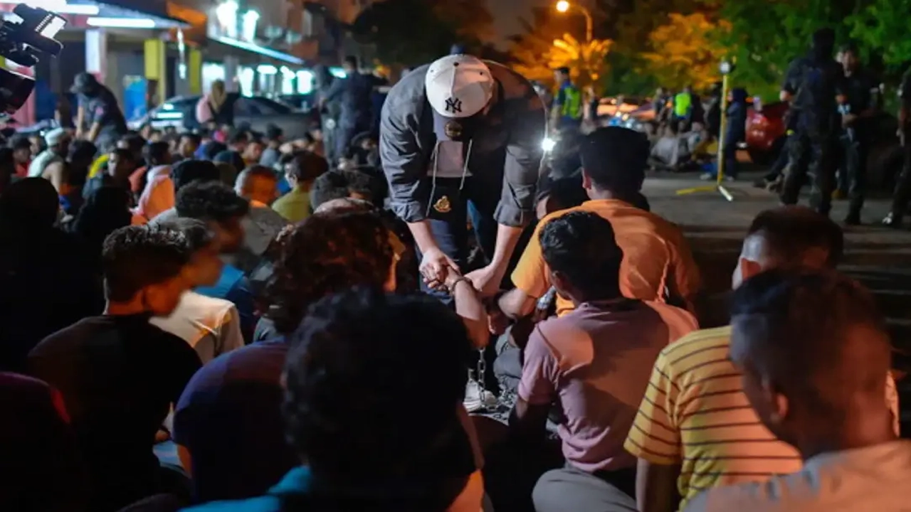 মালয়েশিয়ায় বাংলাদেশিসহ ৪৯৬ অভিবাসী আটক